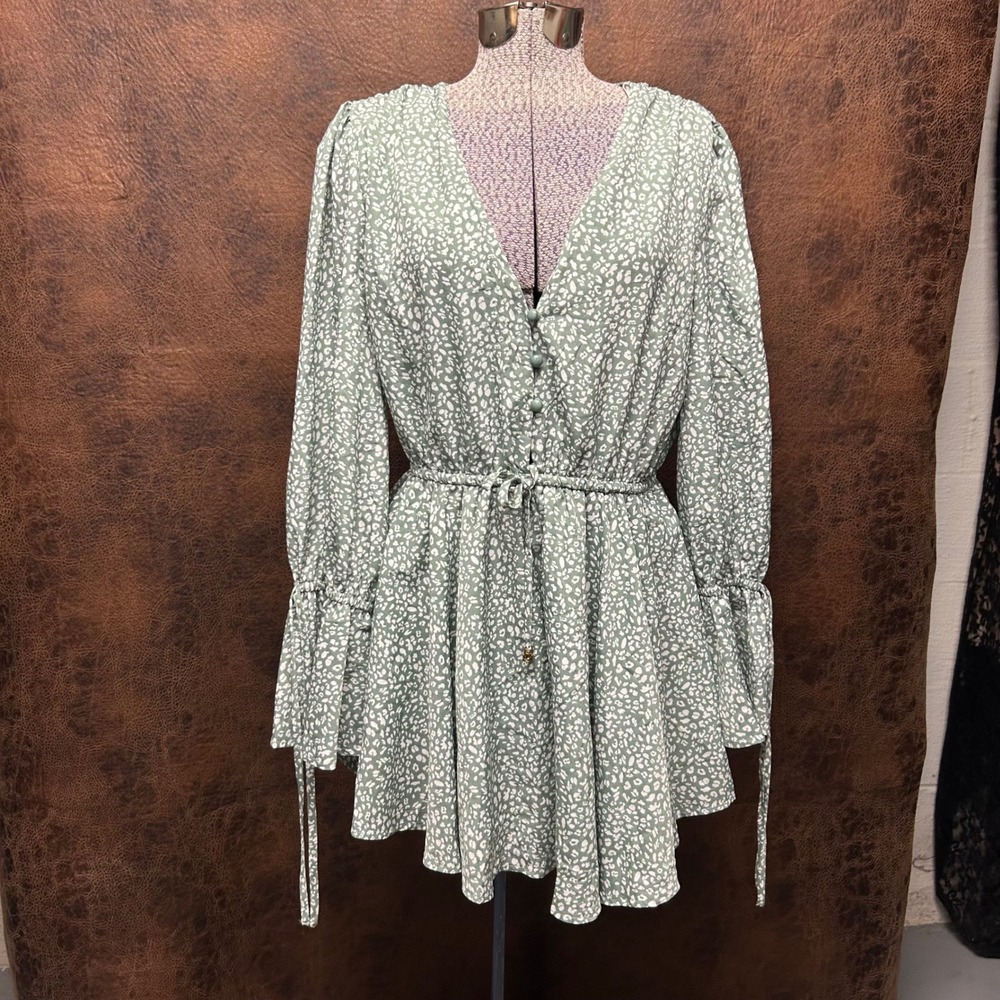 Princess Polly Sage Green Cheetah Print Romper Elastic Waist Lined Size 10